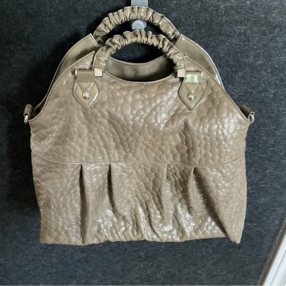 Textured handbag